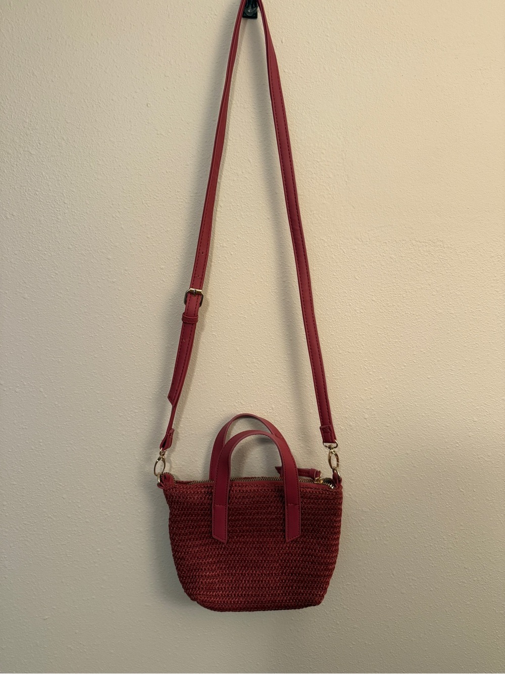 Coral Rex Raffia Crossbody Tote Bag - Adjustable Strap